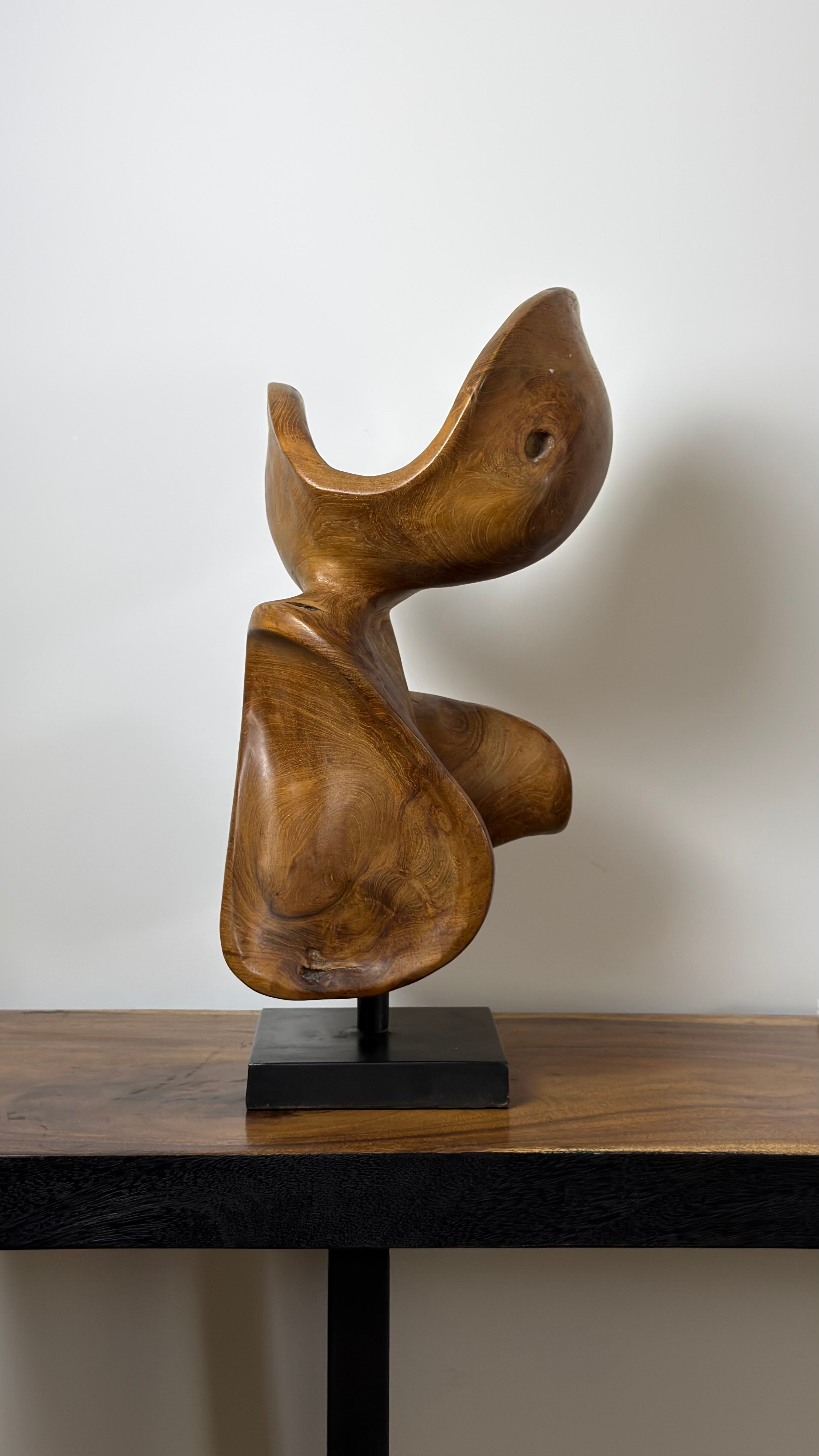 Sculpture Abstraite en Bois de Teck sur Socle Métallique